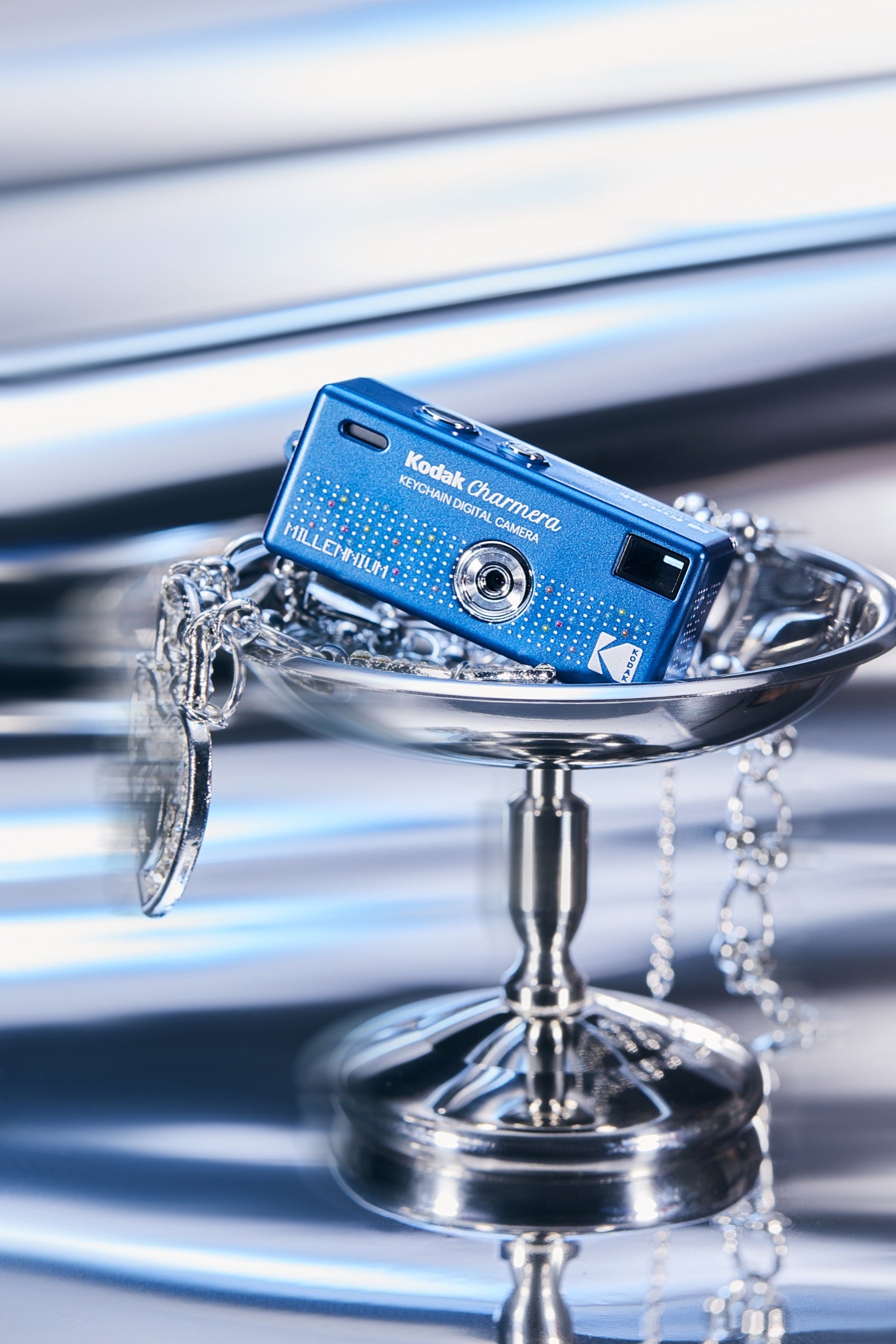 KODAK CHARMERA Millennium 藍色 Blue 千禧數位相機 鉻金屬展示情境